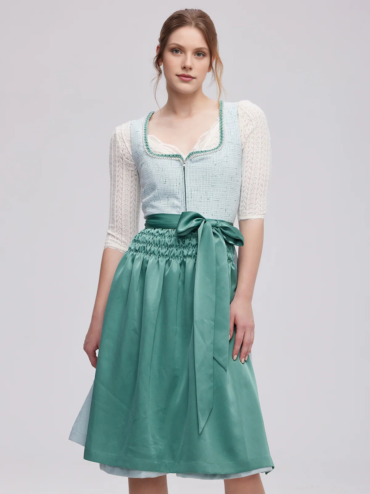 Dirndl vetoketjulla: modernia viehätystä ja käytännöllistä eleganssia